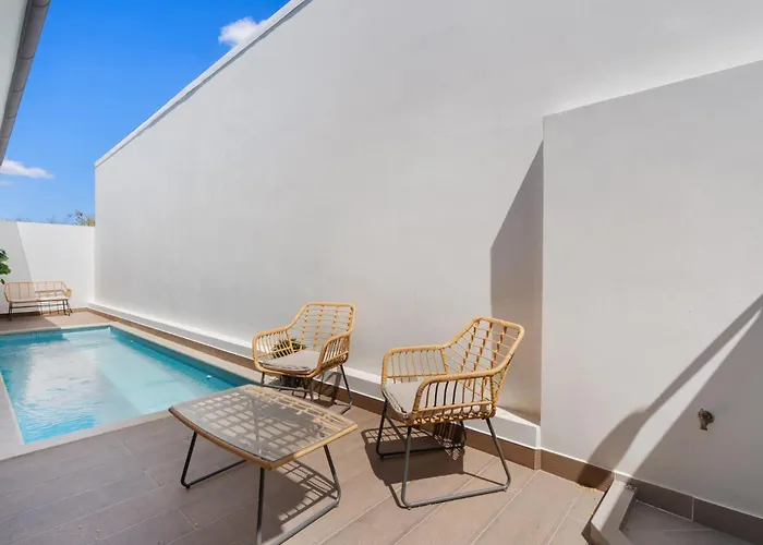 Сasa de vacaciones Sophisticated With A Chic Design And A Private Terrace With A Plunge Pool